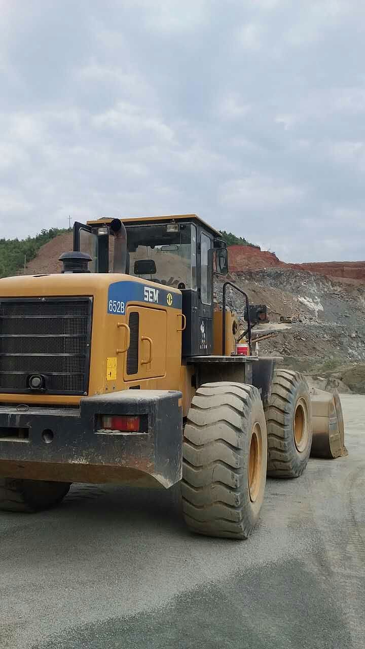 山工652b装载机