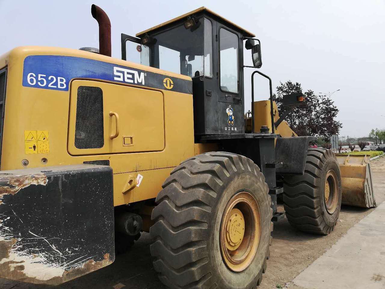 山工652b装载机