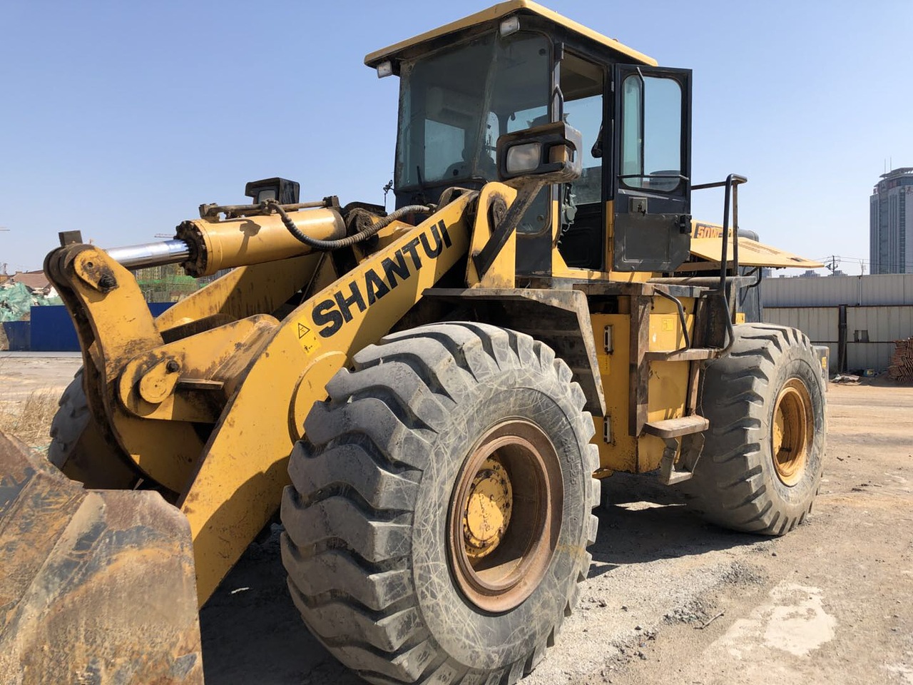 山推50系装载机