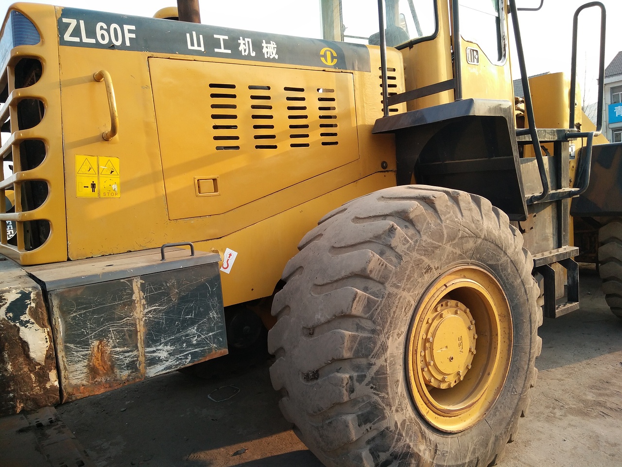 山工60以上装载机