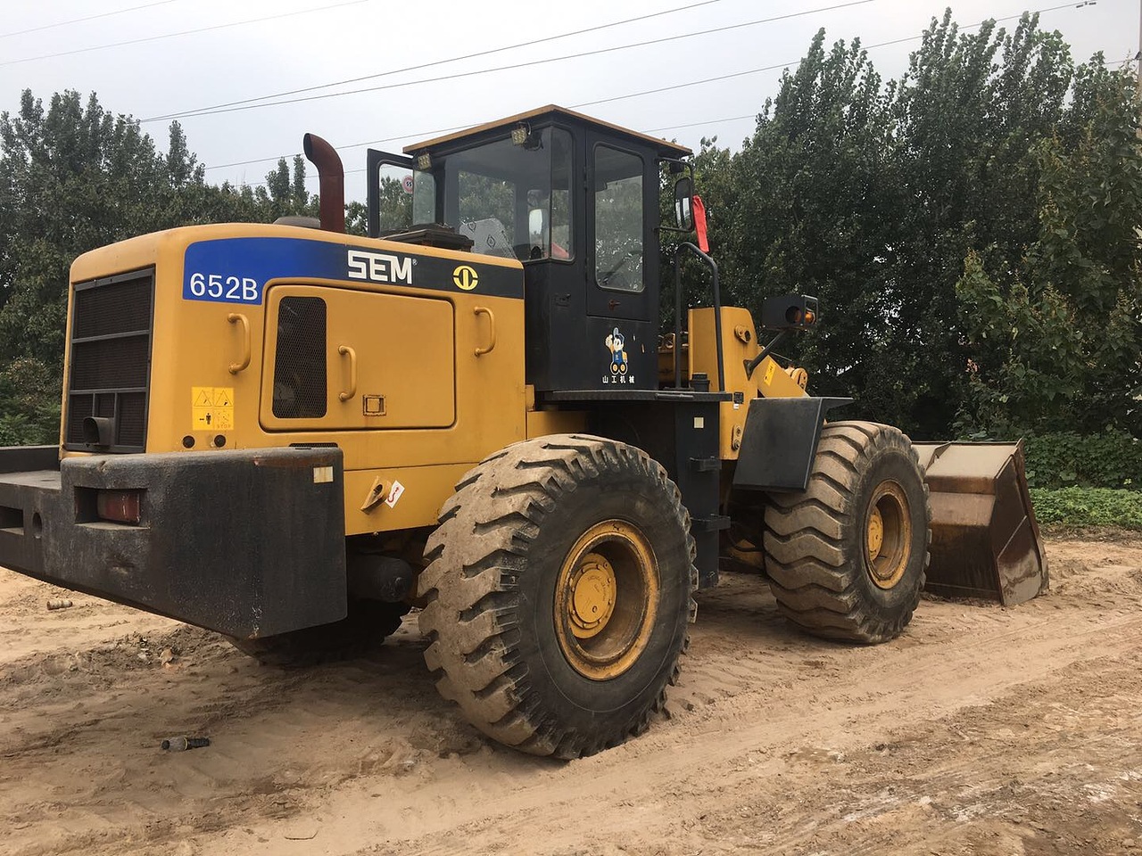 山工652b装载机