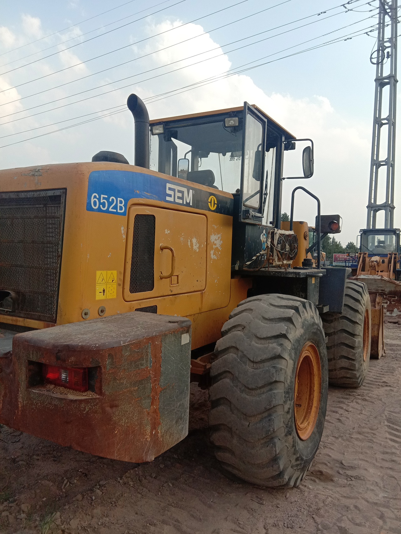 山工652b装载机