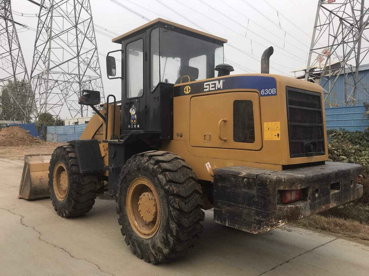 山工30系装载机