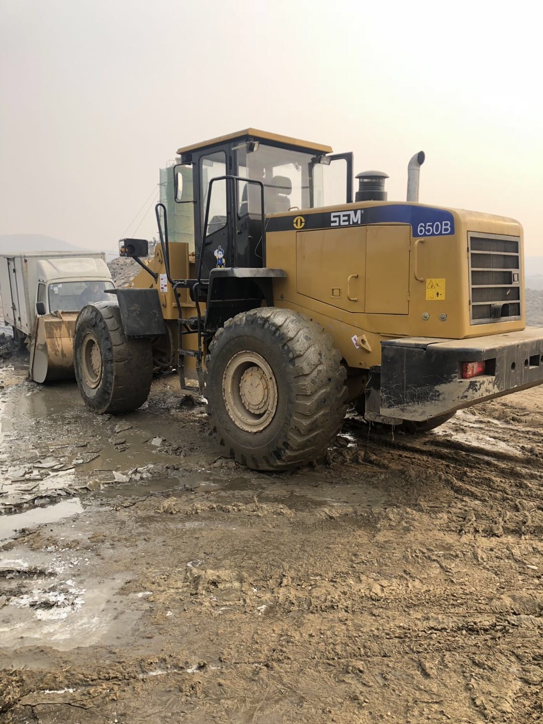 山工650b装载机