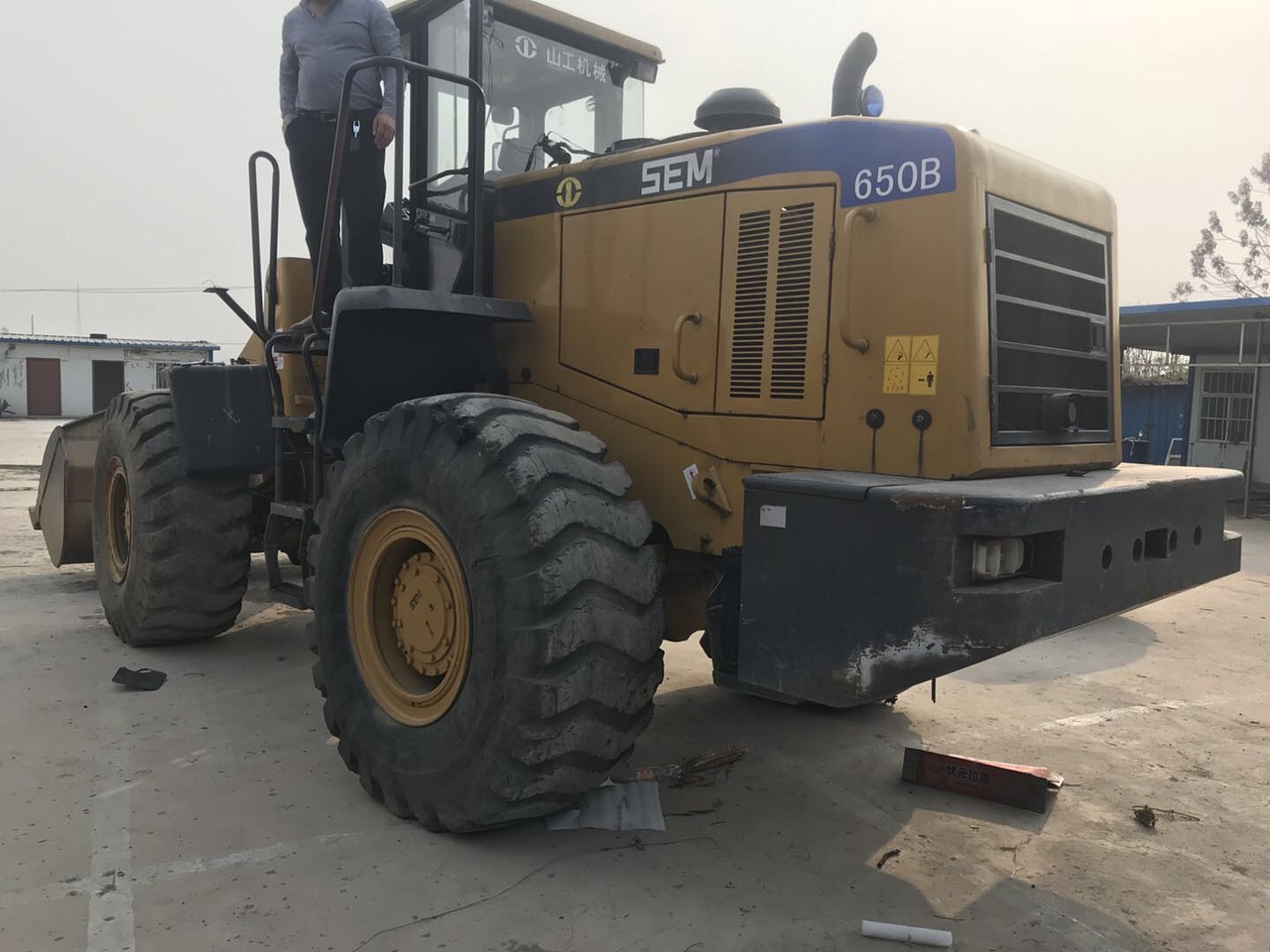 山工650b装载机
