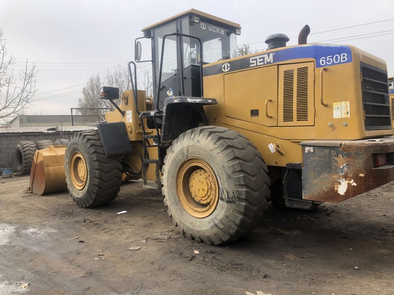 山工650b装载机