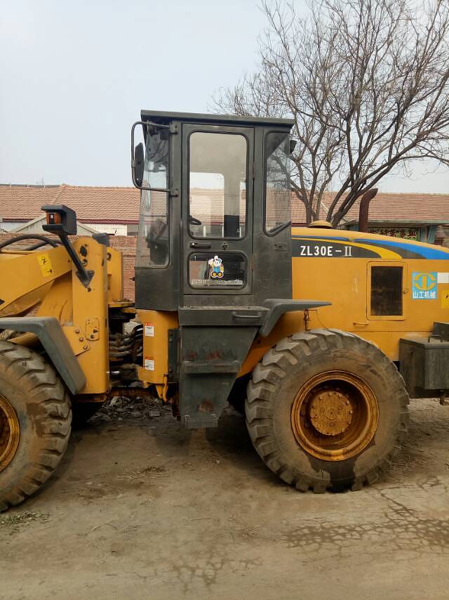山工30系装载机
