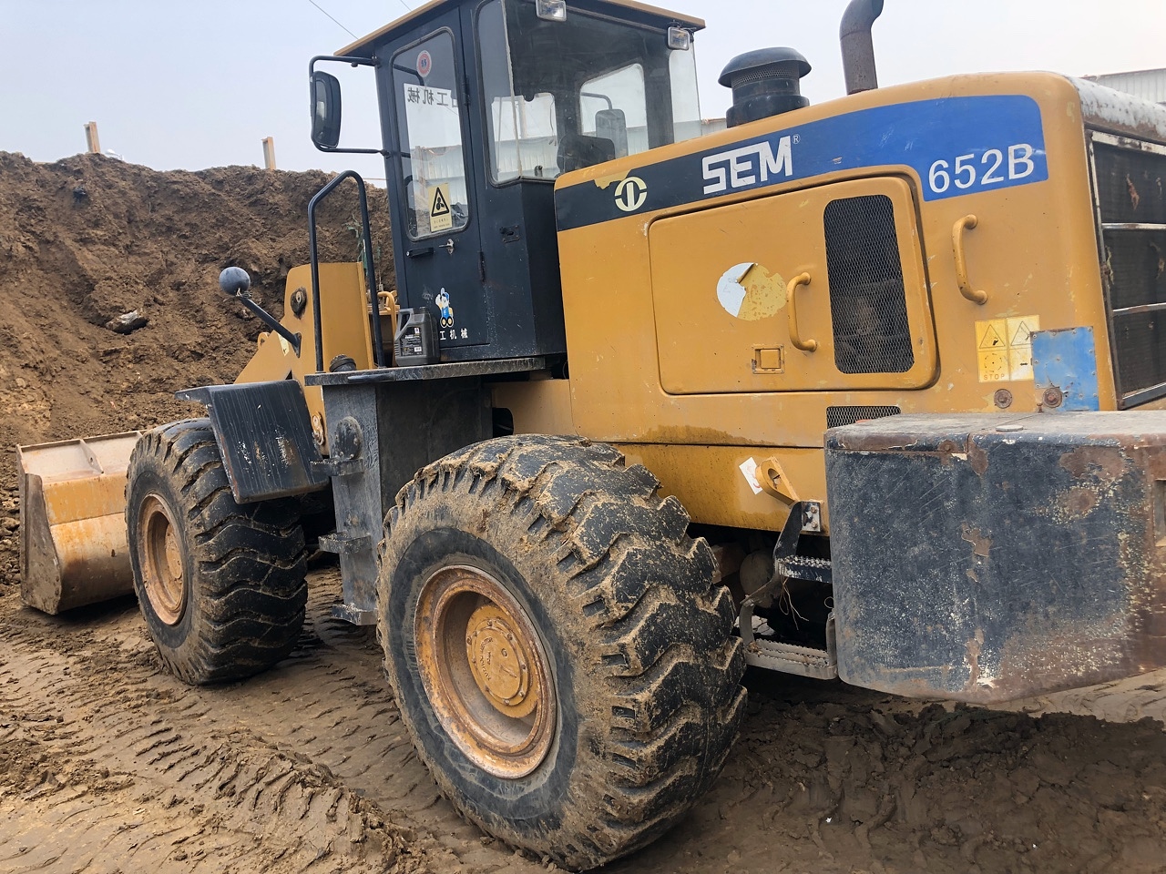 山工652b装载机