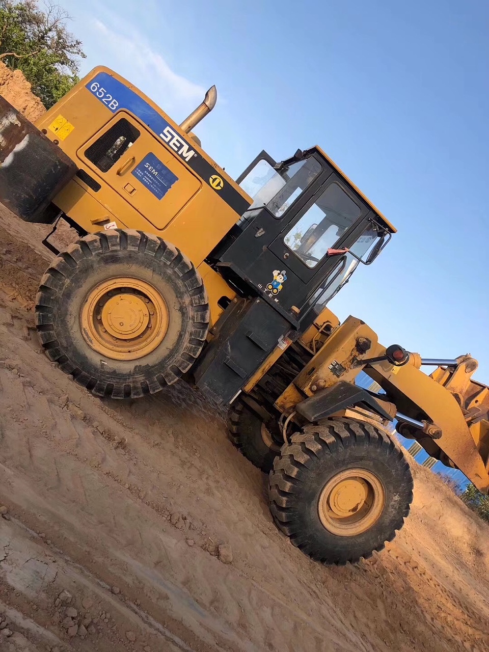 山工652b装载机