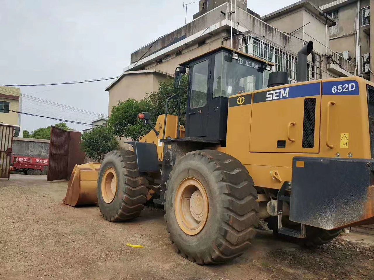 山工652d装载机