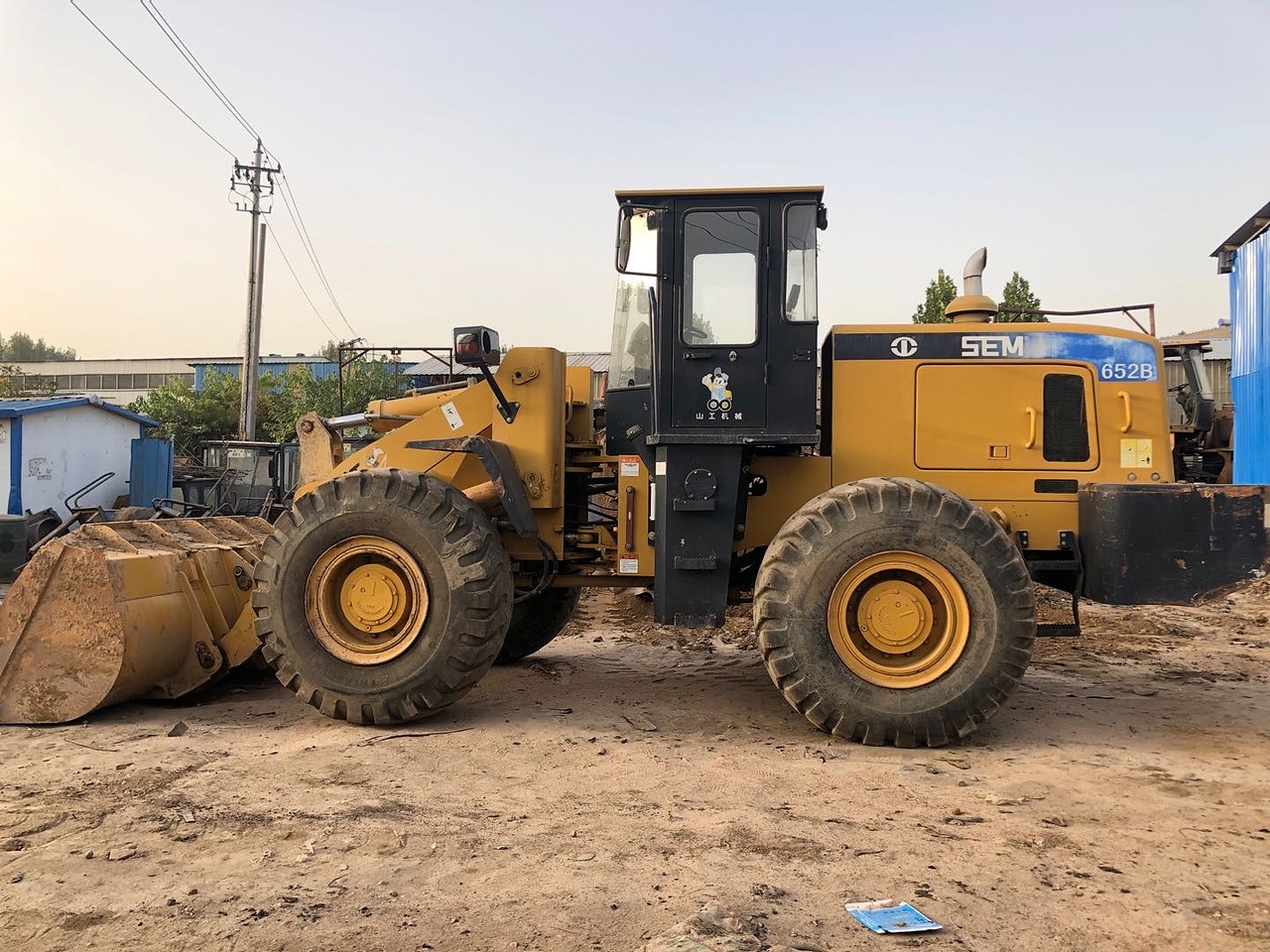 山工652b装载机