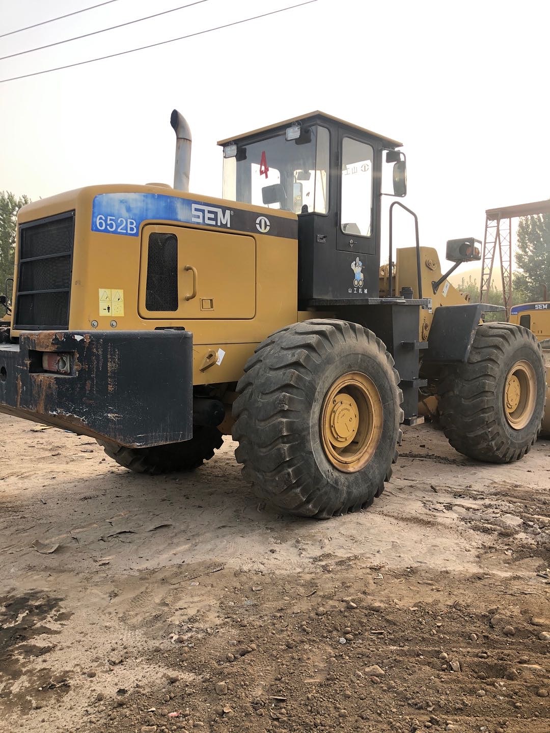 山工652b装载机