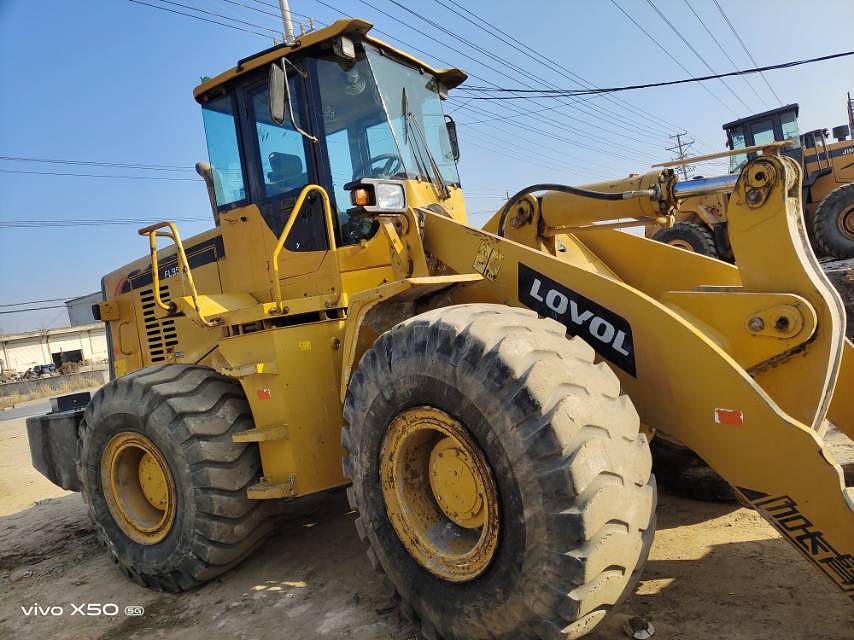 雷沃50系装载机