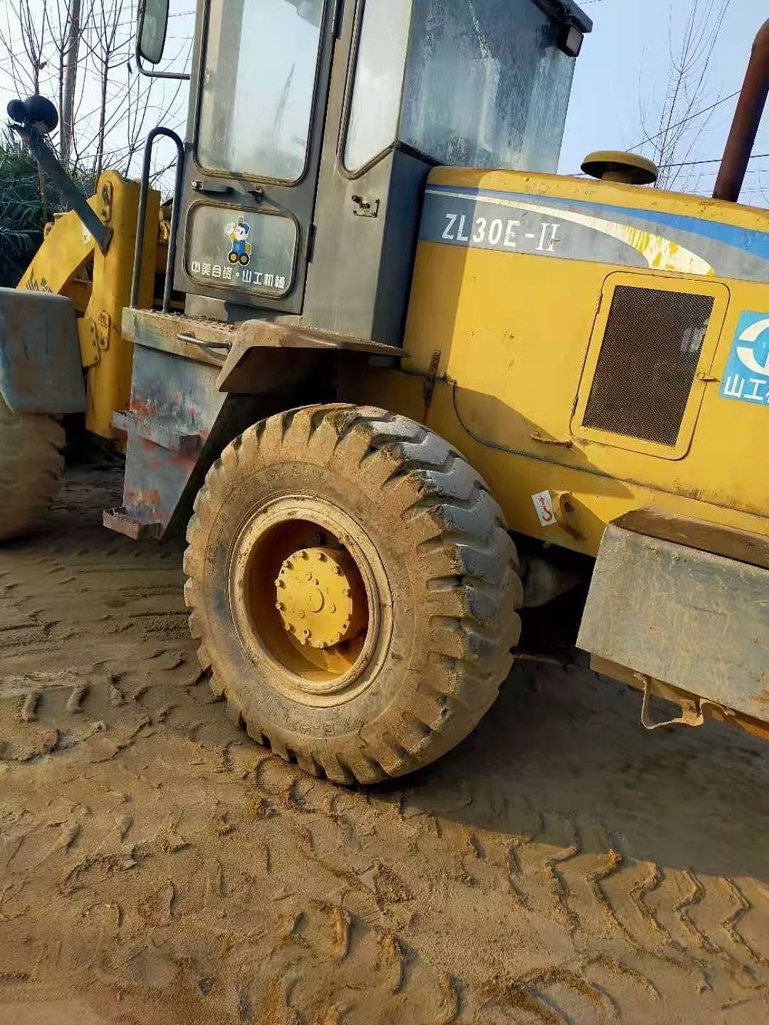 山工30系装载机