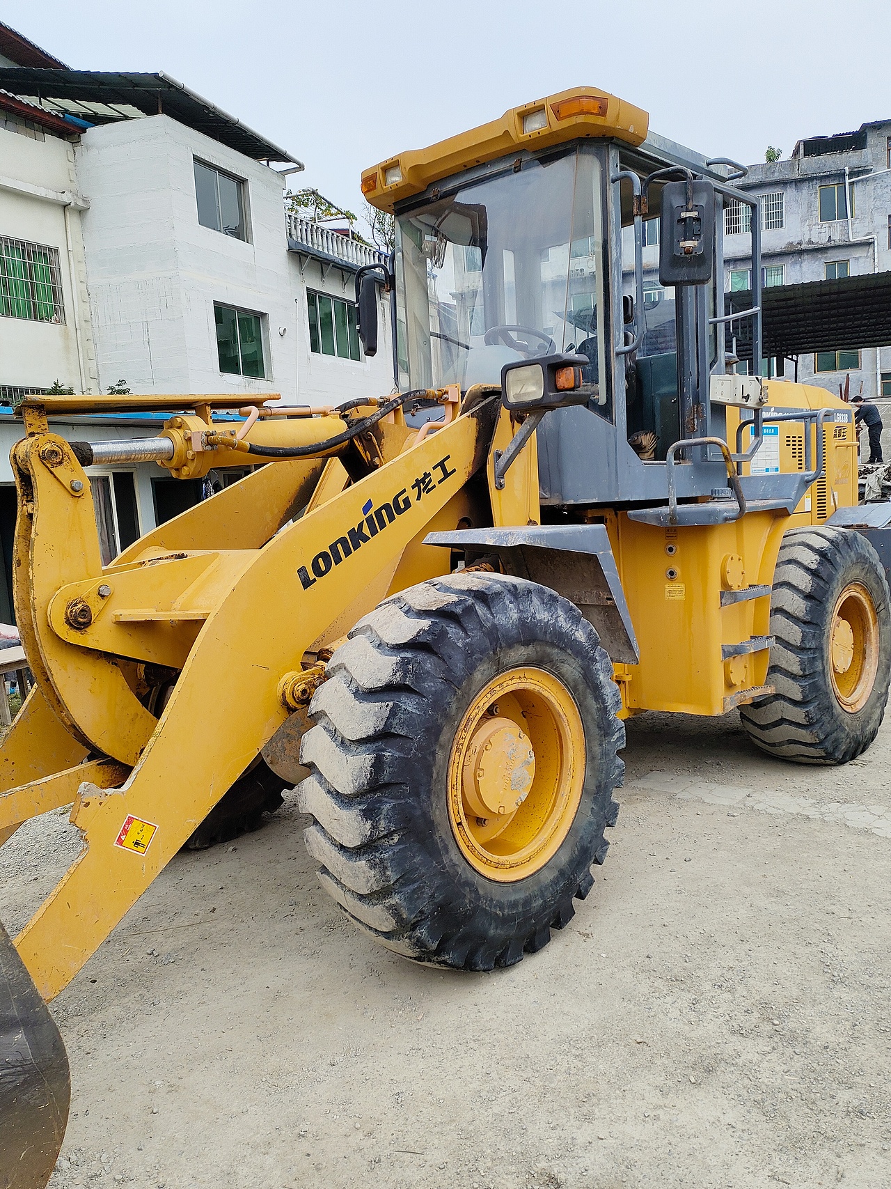 【遵义市已售二手龙工833b装载机_二手龙工833b装载机价格5.